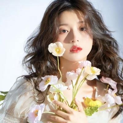 追梦的黎族女娃娃